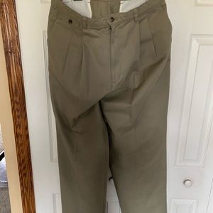Dockers Stain Defender Men's Kahki Pants Size 36x34 Cuffed